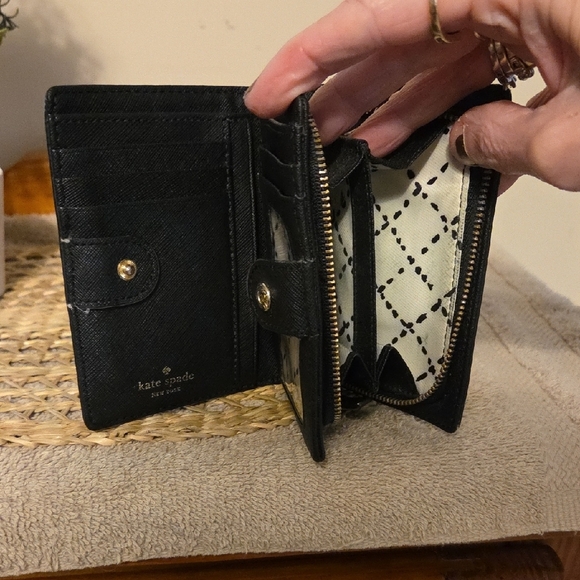 VEUC !!Kate Spade Black Textured Wallet Beautiful π - Picture 6 of 11